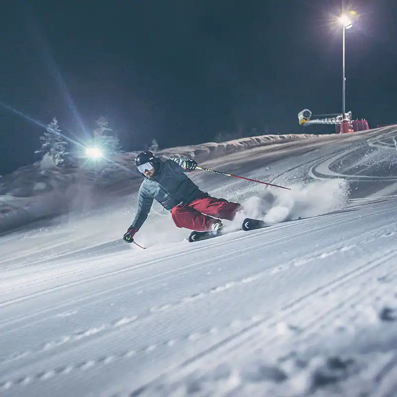 Nachtskifahren im Skigebiet 3 Zinne